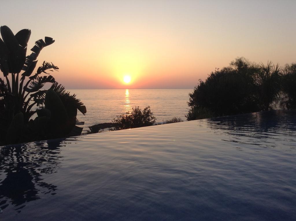 Sunset View Mermaid Villa Pomos Exterior photo