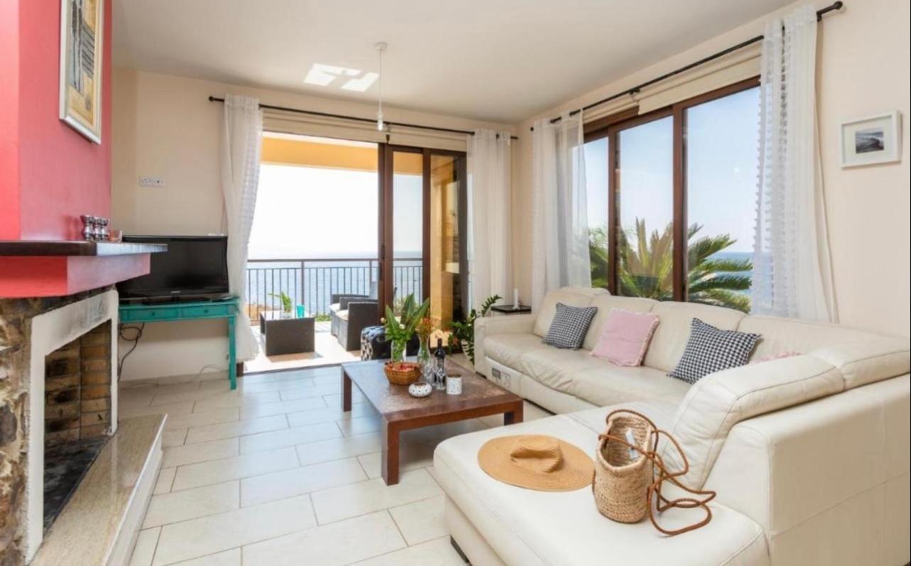 Sunset View Mermaid Villa Pomos Exterior photo