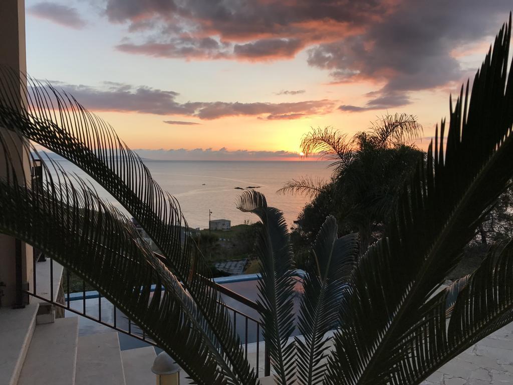 Sunset View Mermaid Villa Pomos Exterior photo